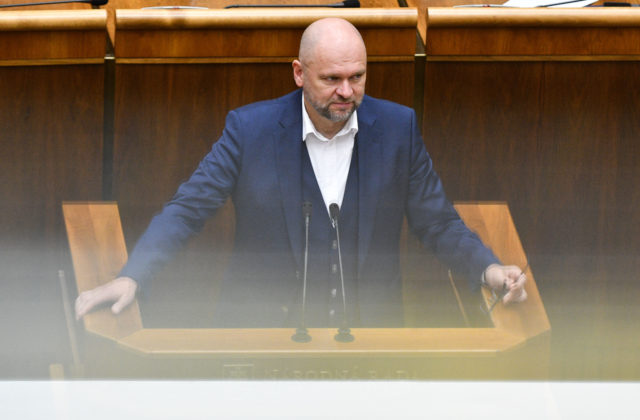 Sulík čelí v parlamente odvolávaniu, rozhodujúci bude postoj vládneho hnutia OĽaNO (naživo)