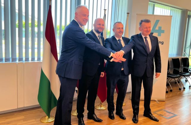 Naď rokoval s ministrami obrany V4 o bezpečnostnej situácii v súvislosti s Ukrajinou, majú jasný a jednotný postoj
