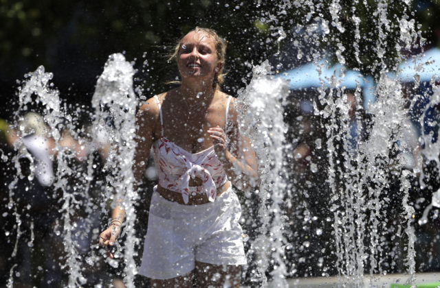 Meteorológovia tvrdia, že nezvyčajne skorá vlna horúčav je znakom toho, čo príde