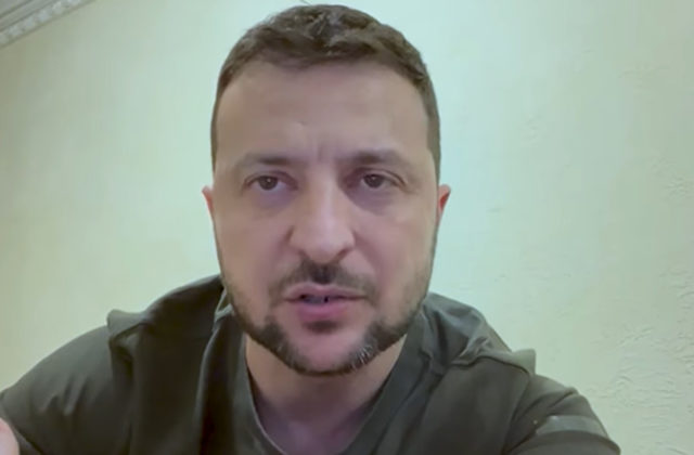 Prezident Zelenskyj varoval pred eskaláciou útokov v najbližších dňoch, Ukrajinci sú na Rusov pripravení (video)