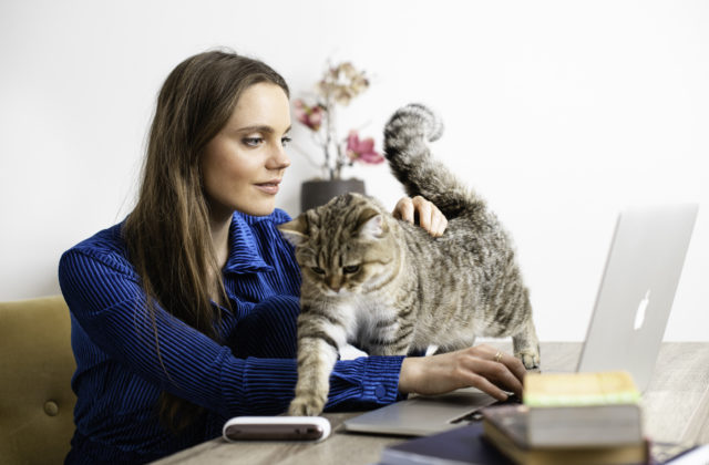 Pasívne fajčenie ohrozuje zdravie aj domácich miláčikov. Hrozí im rakovina či problémy s dýchaním