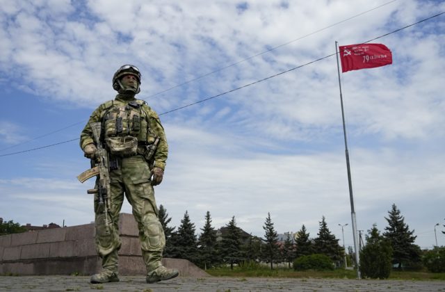 V Chersonskej oblasti začali vysielať kremeľské propagandistické stanice, majú tam aj ruble a ruské pasy