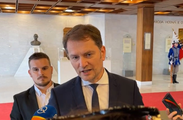Matovič obvinil Sulíkovu SaS zo spiknutia sa s opozíciou pri hlasovaní o jeho balíčku (video)