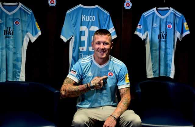 Kucka zamieril z Watfordu rovno do Slovana, nasledujúce dva roky si zahrá v drese belasých (foto+video)