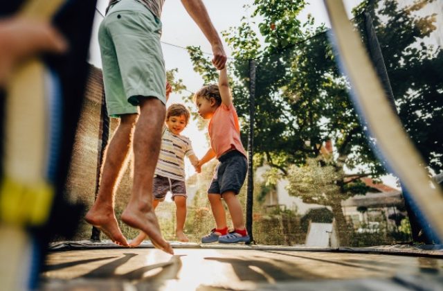 Urgentné príjmy hlásia nárast vážnych zranení detí na trampolíne – z takýchto úrazov môžu vzniknúť trvalé následky