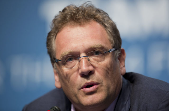 Bývalý sekretár FIFA Valcke dostal po odvolaní 11-mesačnú podmienku za korupciu, šéfa PSG opäť oslobodili