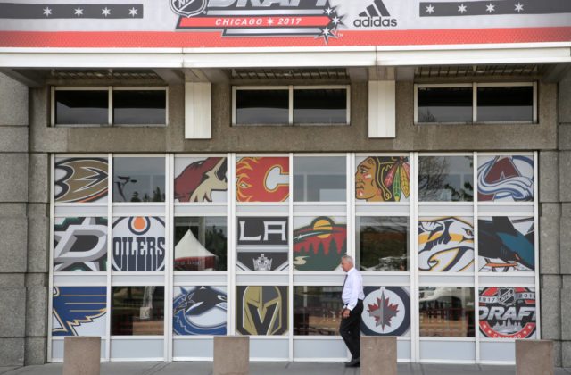 V zámorí sa už objavujú prvé prognózy budúcoročného draftu NHL, Dalibor Dvorský sa ocitol v top 10