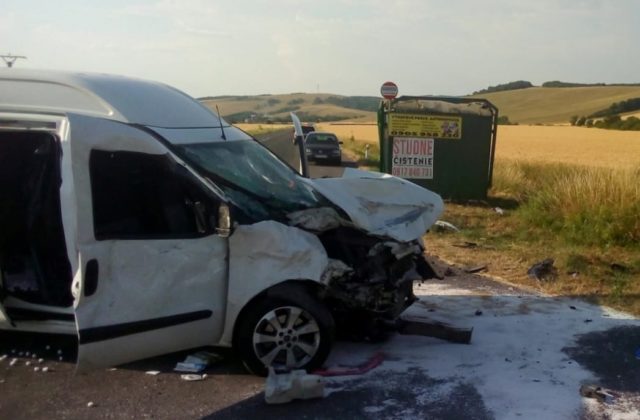 Pri Tovarnom došlo k tragickej dopravnej nehode, zrážku dvoch áut neprežil jeden z vodičov