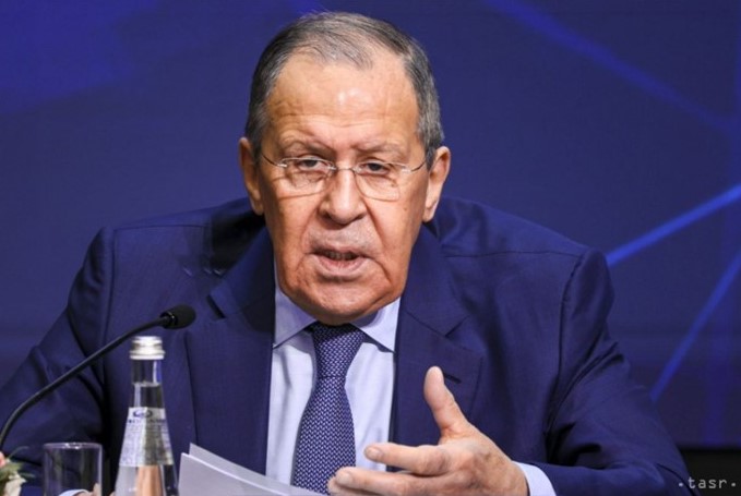 Rusko pomôže Ukrajincom zbaviť sa protiľudového režimu, povedal Lavrov
