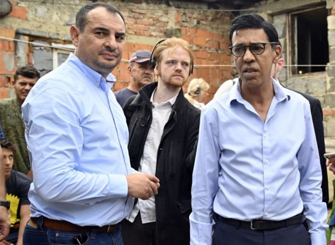 Pollák vodí eurposlancov po osadách. Šéf výboru EP: Je to hanba pre Slovensko i EÚ, že Rómovia žijú ako v stredoveku