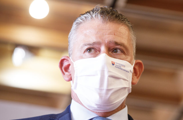 Mikulcovo ministerstvo ide napriamo kúpiť dva vrtuľníky za 28 miliónov eur, na tender vraj nebol čas