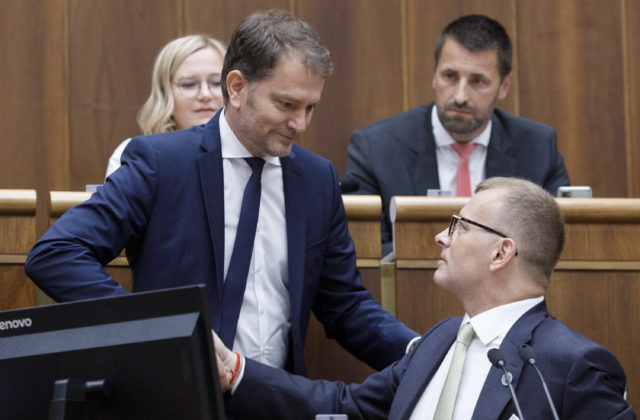 Ustúpiť by mali Matovič aj Sulík, vládnuť za podpory fašistov považuje Kollár za problém (video)