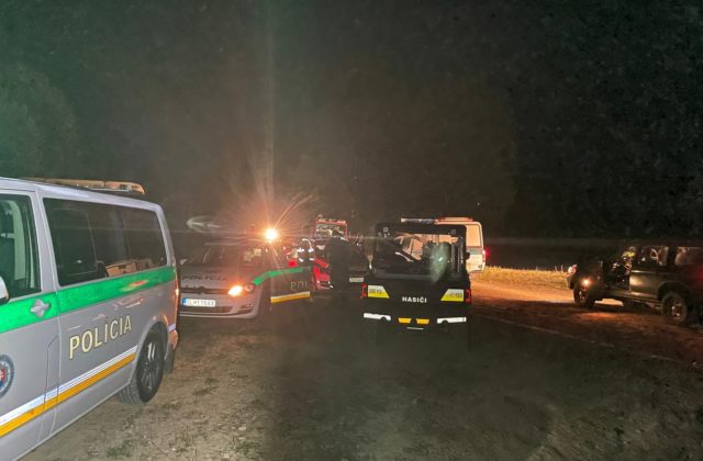 Nezvestnú mamičku s dvoma deťmi našla polícia na posede v lese, stratili sa pri zbere byliniek