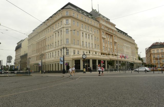 V septembri sa pred súd postavia aktéri z kauzy hotela Carlton, Eseťákov mali pripraviť o väčšinové vlastníctvo