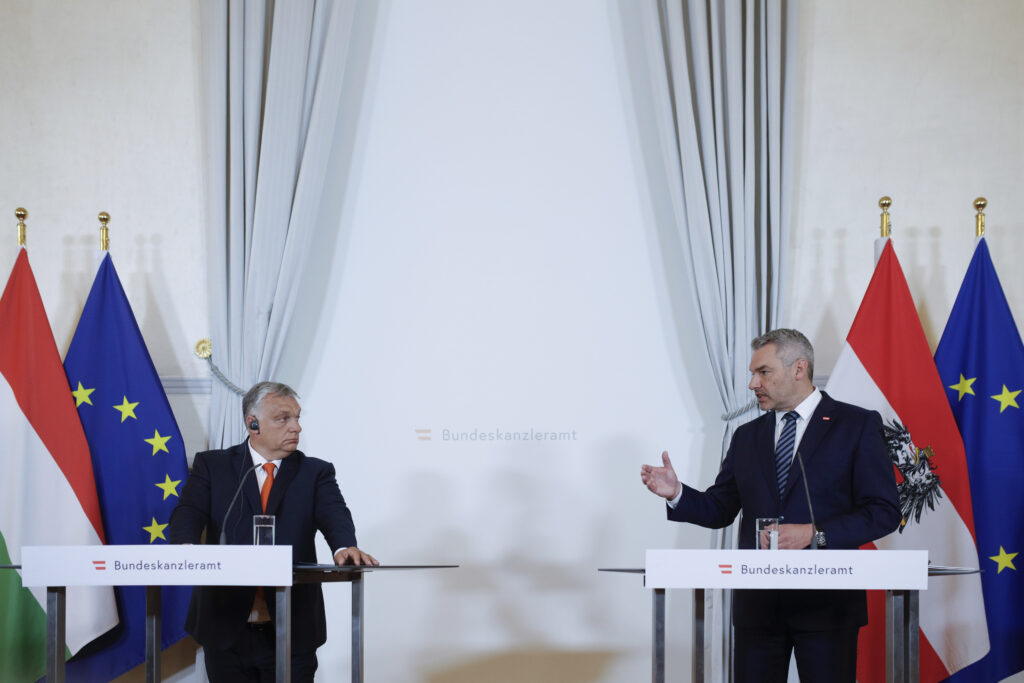 Orbán sa vo Viedni netajil svojimi silnými protimigračnými postojmi. Vraj nie je rasista, iba chráni maďarskú kultúru