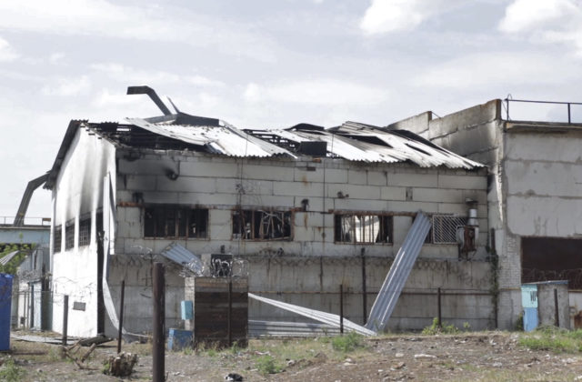 Útok na väznicu v Olenivke bol podľa americkej veľvyslankyne v Kyjeve nehanebný