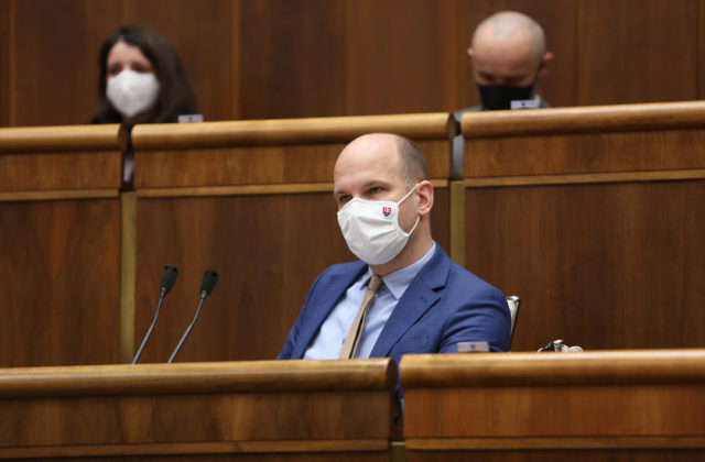 Grendel presadzuje užšiu zostavu a úpravu pravidiel na koaličných radách. Ak niekto poruší to, čo sme sa dohodli, tak „pôjde z hrušky dole“