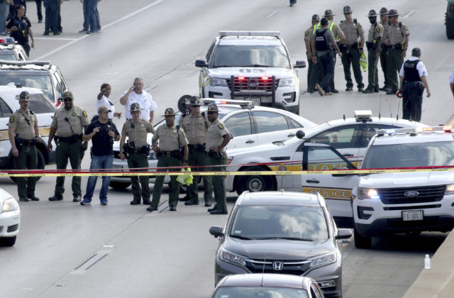 V USA došlo k ďalšej streľbe počas osláv Dňa nezávislosti, útočník usmrtil najmenej šesť ľudí