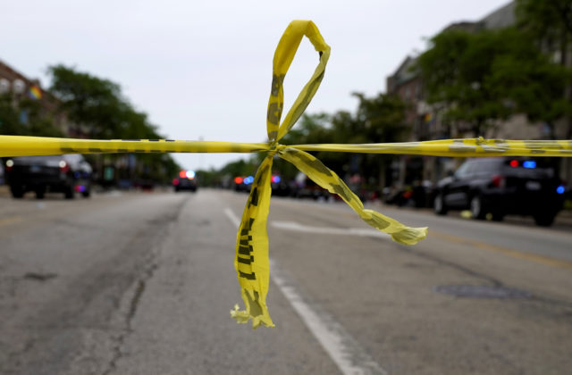 Streľba v Chicagu na Deň nezávislosti má niekoľko obetí, páchateľa už chytili (video)