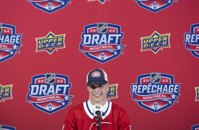 Draft NHL: Slafkovský je jednotka a prekonal rekord Gáboríka, Nemec išiel z druhého miesta k „diablom“
