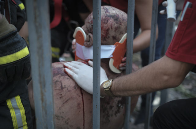 Rusi pokračujú v zákernom útočení na civilistov. Na Mykolajiv vypálili deväť rakiet a zničili dve školy, cesty a hotel