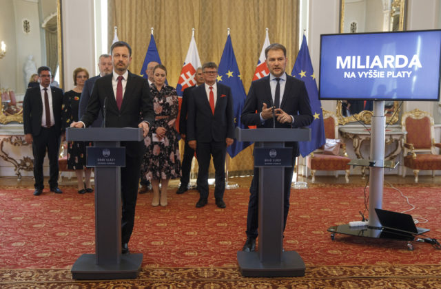 Hegerova vláda má pre zamestnancov v štátnej a verejnej službe dobré správy, na ich zvýšenie platov dá takmer miliardu eur