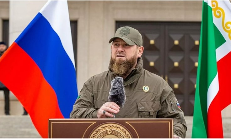 Kadyrov požiadal Putina, aby mu dal príležitosť rýchlo ukončiť vojenskú operáciu v reakcii na obvinenie Kyjeva, že pácha vojnové zločiny