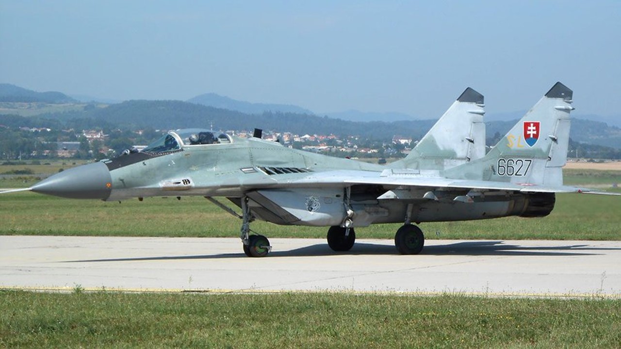 Naď odmieta, že by boli slovenské stíhačky MiG-29 na Ukrajine. S „hoaxom“ však prišiel ukrajinský novinár