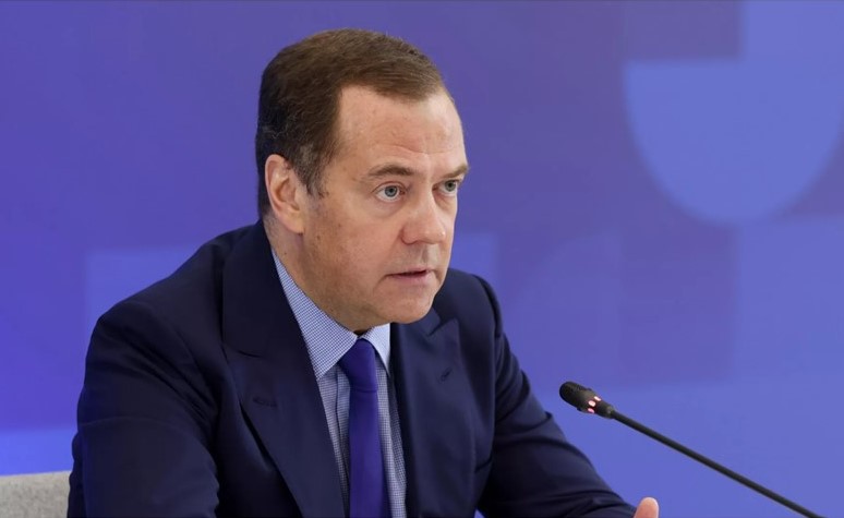Medvedev varoval „kyjevských šmejdov a ich západných patrónov“ pred plánom na nový Černobyľ