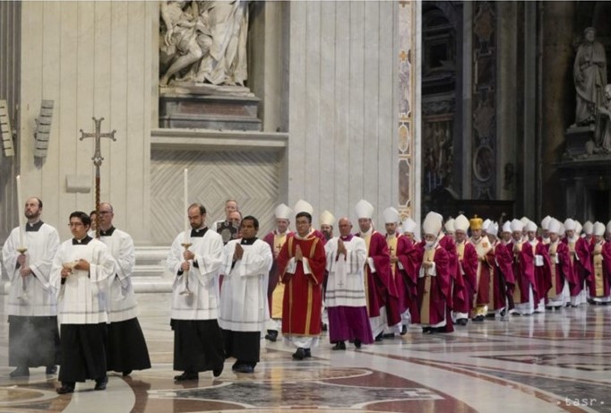 Vo Vatikáne sa lúčili so zosnulým kardinálom Tomkom