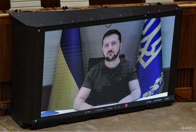 Zelenskyj sa vďaka hackerom prihovoril televíznym divákom na Kryme