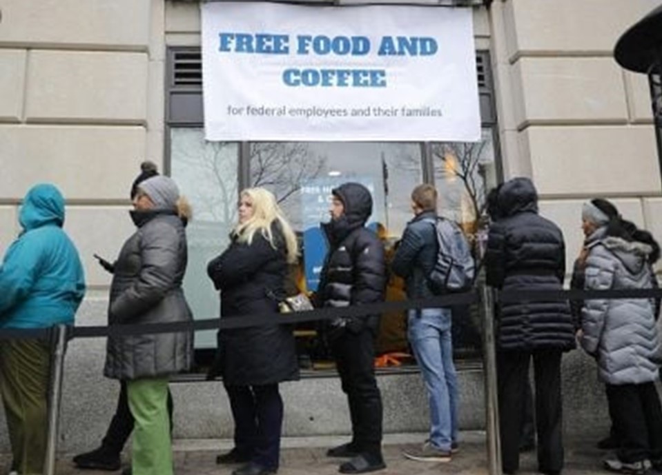 Kontrasty: 54 miliárd dolárov pre Ukrajinu, zatiaľ čo milióny Američanov trpia chudobou