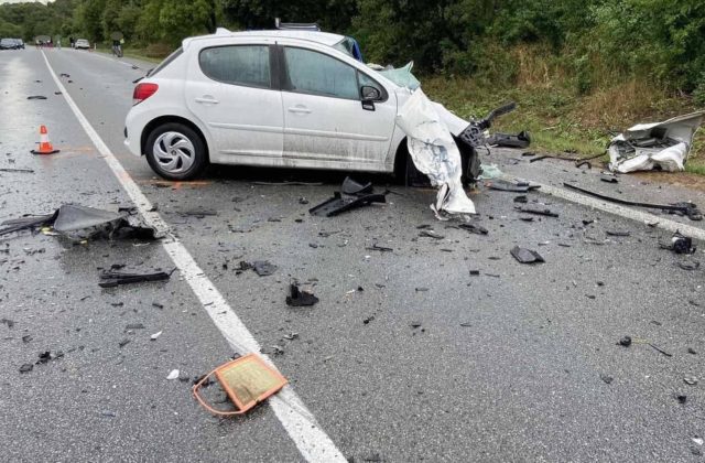 Nehoda pri obci Drienovec si vyžiadala jednu obeť, ďalší vodič utrpel ťažké zranenia (foto)