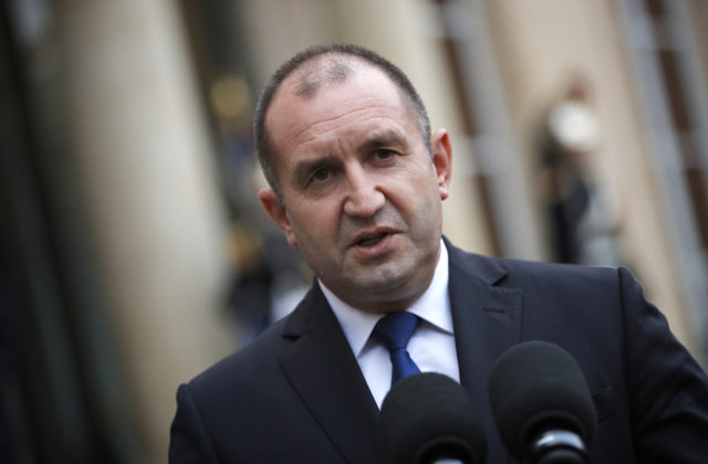Bulharský prezident Radev vymenoval dočasnú vládu, tú povedie bývalý minister práce Donev