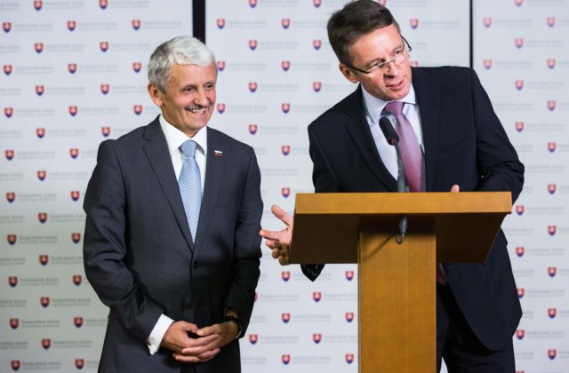 Vrátia sa Dzurinda a Mikloš na politickú scénu? Dôvodov, prečo nie, je viacero