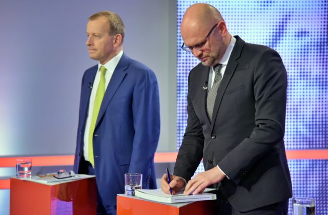 Sulík vysvetlil svoju správu Matovičovi o vyprevadení Kollára. Heger mu napísal, že „klobúk dole“