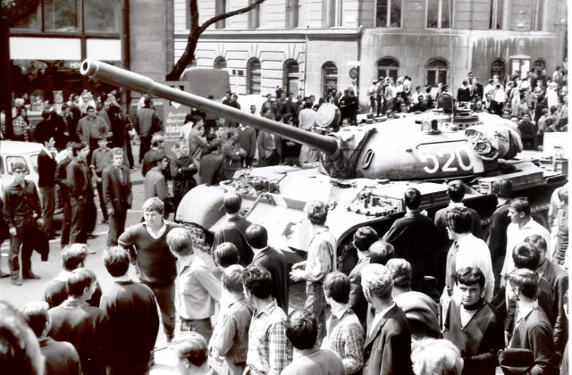 Ako hodnotíte inváziu Československa v roku 1968 a ruskú okupáciu? Každý tretí Slovák do 35 rokov nemá názor