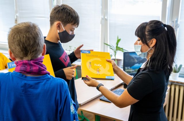 Program FinQ štartuje novú etapu, Nadácia Národnej banky Slovenska a Nadácia Slovenskej sporiteľne zakladajú FinQ Centrum s cieľom rozšíriť finančné vzdelávanie na školách