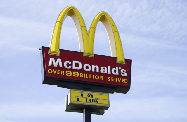 McDonald’s opäť otvorí svoje prevádzky na Ukrajine, ide o snahu aspoň symbolicky navodiť pocit normálneho života