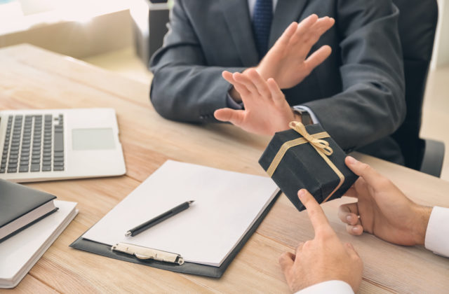 Pokuty za postihovanie oznamovateľov korupcie sa majú zvýšiť, doterajšie neboli dostatočne odradzujúce