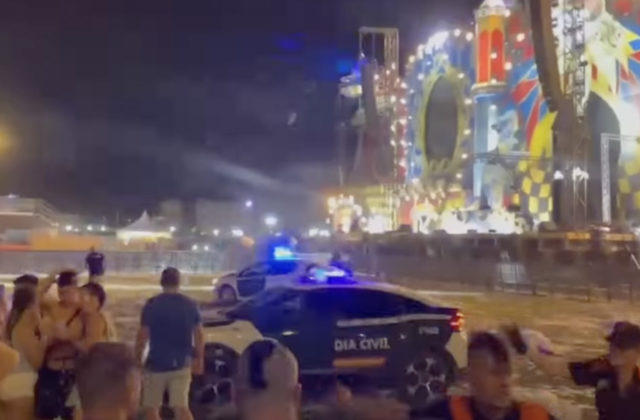 Hrôza na španielskom festivale. Pre silný vietor sa zrútila časť pódia, pod konštrukciou zomrela jedna osoba (video)