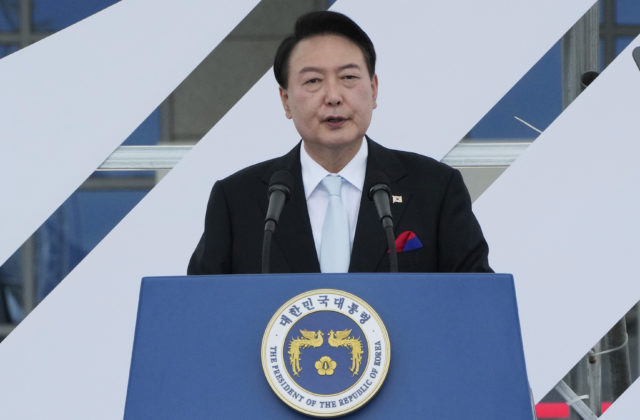 Prezident Jun Sok-jol ponúkol KĽDR ekonomické výhody, krajina sa však musí vzdať jadrových zbraní