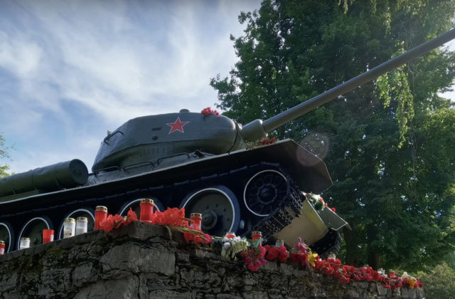 Sovietsky pamätník musí zmiznúť, v pohraničnom meste Estónska by podľa premiérky podnecoval k napätiu (foto)