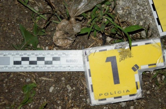 Trnavskí kriminalisti zadržali dvoch drogových dílerov, hrozí im niekoľko rokov za mrežami (foto)