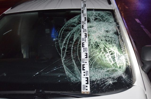 Tragická dopravná nehoda v Poprade si vyžiadala život muža, nemal na sebe reflexné prvky