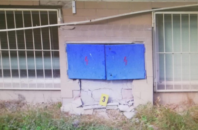 Vodič narazil do rozvodnej skrine elektrickej energie, ohrozil pacientov bojnickej nemocnice