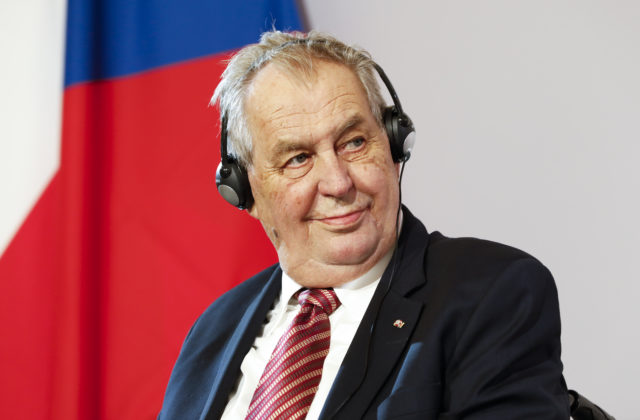 Český prezident Zeman je v nemocnici, prerušil svoju dovolenku v Lánoch