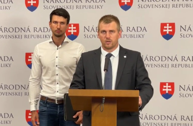 Hegerova vláda bráni pozemkovú mafiu, tvrdí Kuffa a obvinil média z prekrúcania pravdy (video)