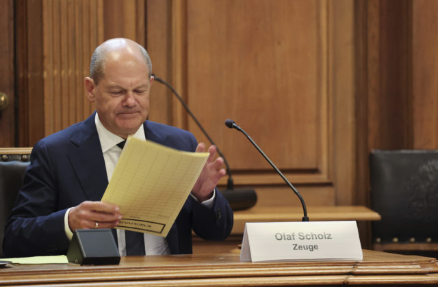 Scholz pred parlamentným výborom vypovedal o daňových únikoch, pre ktoré štát prišiel o miliardy eur