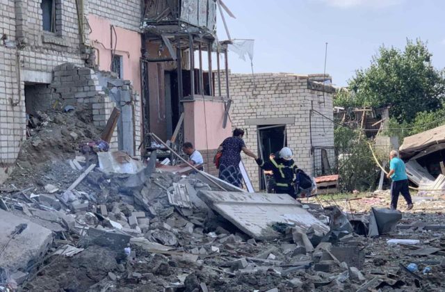 Raketový útok na Voznesensk si vyžiadal 12 zranených, vrátane detí. Cieľom však možno bola jadrová elektráreň (foto+video)